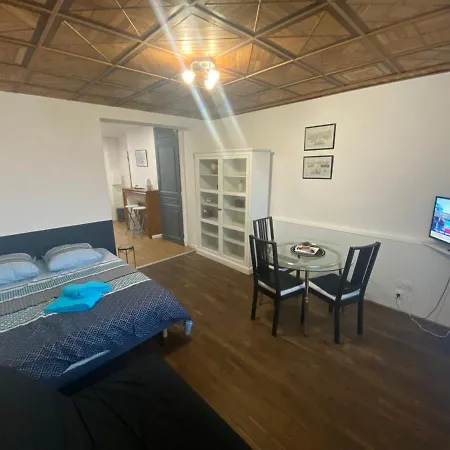 Au Bouquet Troyen - Wifi - Calme Et Tranquillite Apartment Troyes Exterior photo